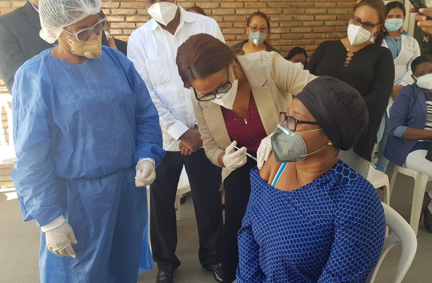 HOSPITAL PINA: DOCTORA MONSERRAT SANTANA LLAMA A LA POBLACI&Oacute;N A VACUNARSE CONTRA LA INFLUENZA