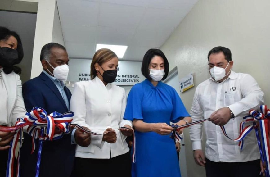 Primera Dama y SNS dejan inaugurada Unidad Atenci&oacute;n Integral de Adolescentes Hospital Juan Pablo Pina